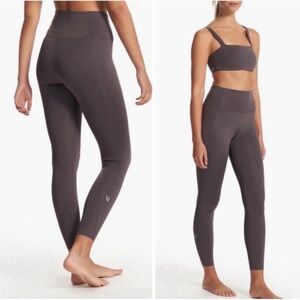 Vuori Women's Leggings in Charcoal Gray